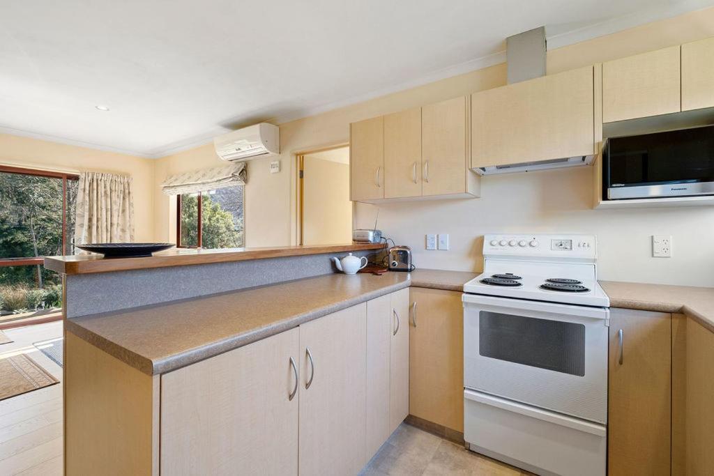 Korimako Ridge - Lake Hawea Holiday Home מראה חיצוני תמונה